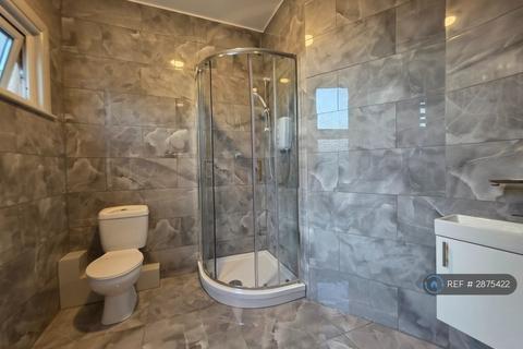 1 bedroom in a house share to rent, Brightwell Avenue, Westcliff-On-Sea, SS0