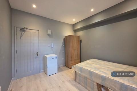 1 bedroom in a house share to rent, Brightwell Avenue, Westcliff-On-Sea, SS0