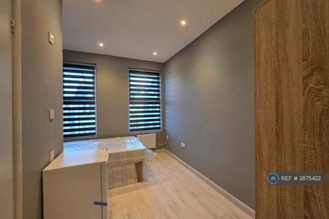 1 bedroom in a house share to rent, Brightwell Avenue, Westcliff-On-Sea, SS0