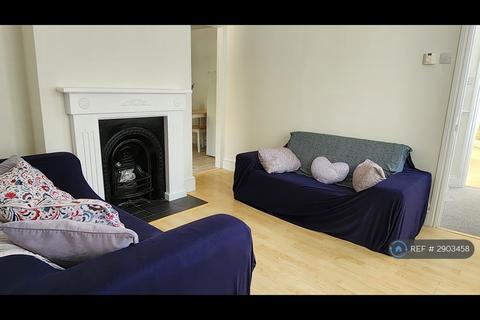 4 bedroom semi-detached house to rent, Charlmont Road, London, SW17