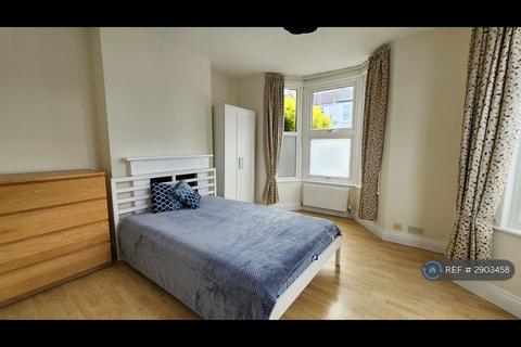 4 bedroom semi-detached house to rent, Charlmont Road, London, SW17