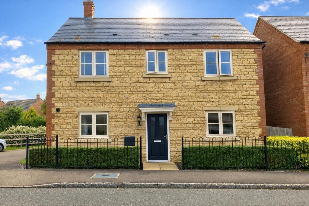 4 bedroom detached house for sale