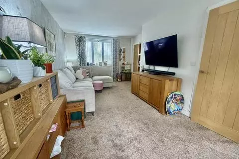 2 bedroom semi-detached house for sale - View 3