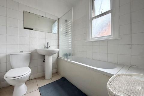 1 bedroom flat for sale, 39 Brighton Road, Purley, Croydon, CR8 2LR