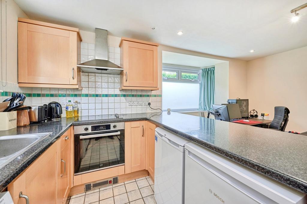 Apartment in Cambridge, Eddington - View 5