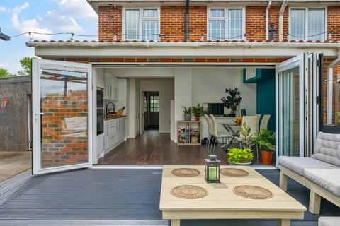 3 bedroom end of terrace house for sale, Waters Road, Catford, London, SE6