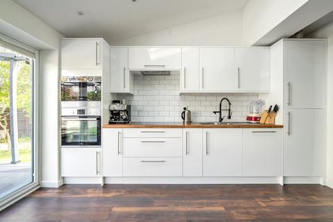 3 bedroom end of terrace house for sale, Waters Road, Catford, London, SE6