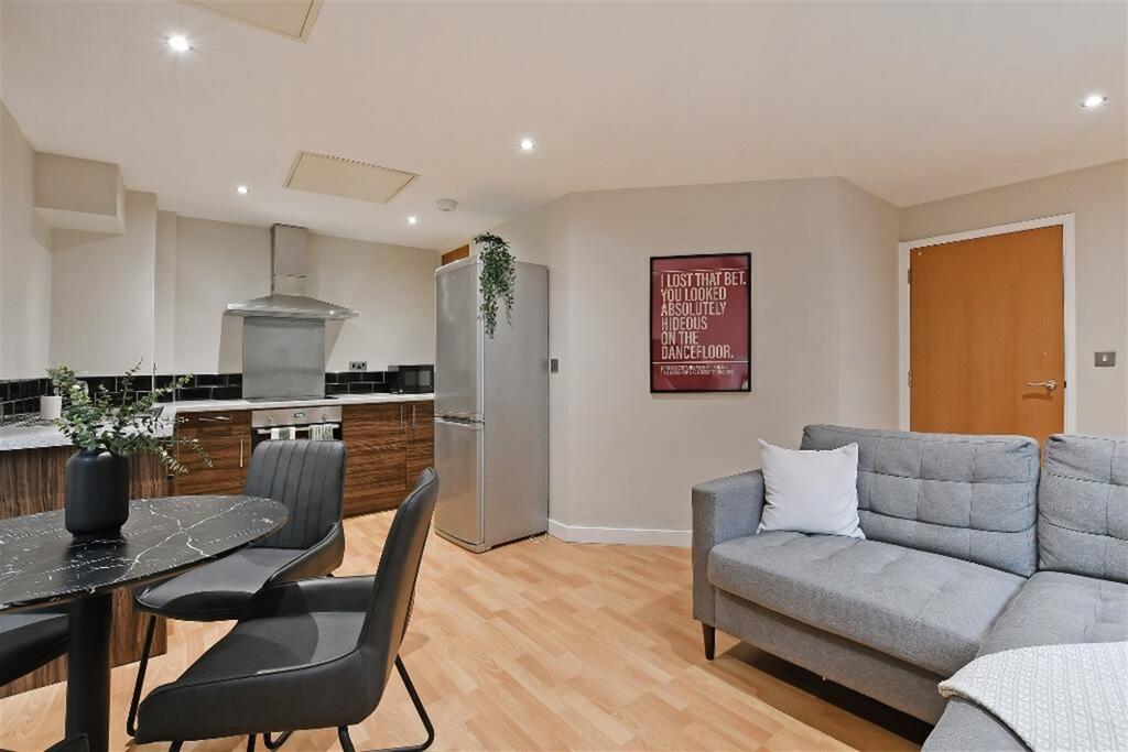Apartment in Sheffield, Broomhall, South Yorkshire - View 5