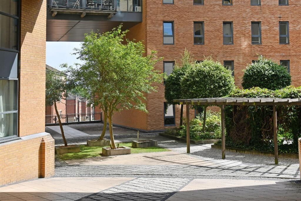 Apartment in Sheffield, Broomhall, South Yorkshire - More