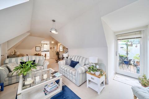 2 bedroom flat for sale, Gloucester Court, Rickmansworth, WD3