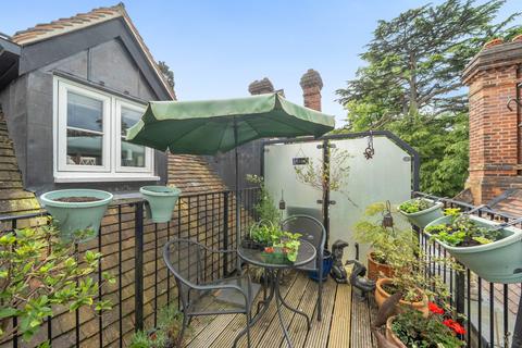 2 bedroom flat for sale, Gloucester Court, Rickmansworth, WD3