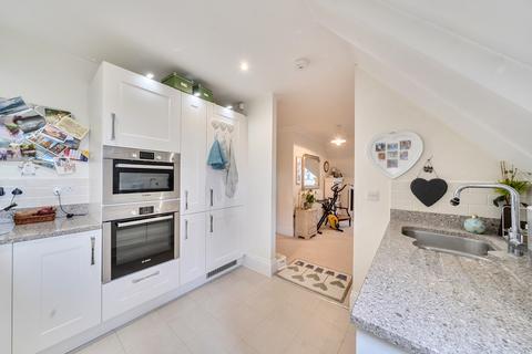 2 bedroom flat for sale, Gloucester Court, Rickmansworth, WD3