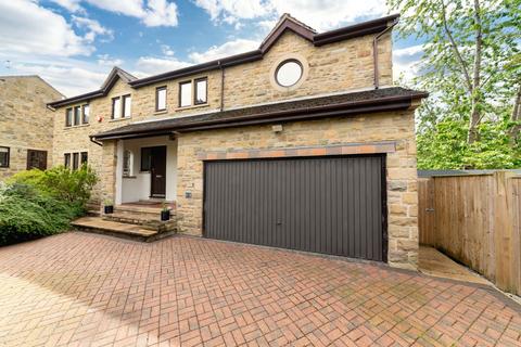 Penistone Road, Kirkburton, HD8