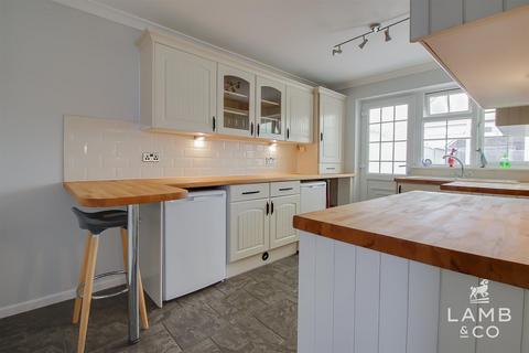 2 bedroom semi-detached house for sale, Thorpe Road, Clacton-On-Sea CO15