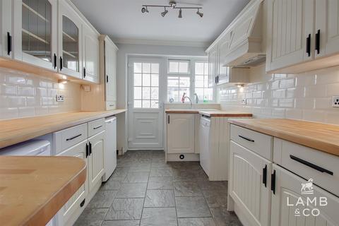 2 bedroom semi-detached house for sale, Thorpe Road, Clacton-On-Sea CO15