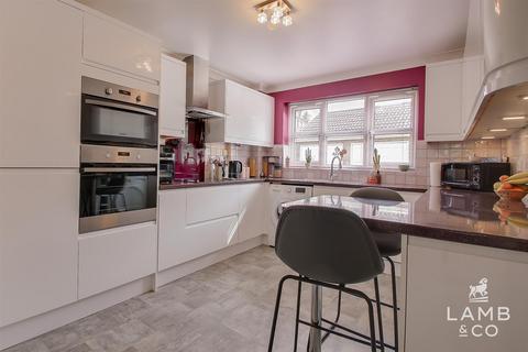 2 bedroom flat for sale, Harold Road, Clacton-On-Sea CO15