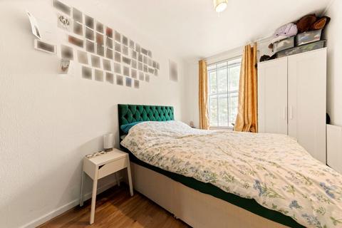 3 bedroom flat to rent, Frankham Street, London SE8