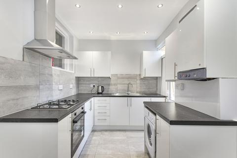 3 bedroom terraced house to rent, Rushdene London SE2