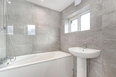 3 bedroom terraced house to rent, Rushdene London SE2