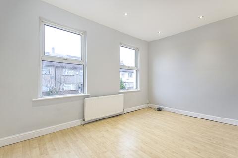 3 bedroom terraced house to rent, Rushdene London SE2