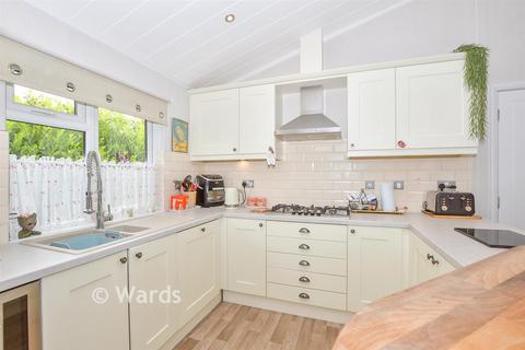 2 bedroom park home for sale, Wateringbury Road, East Malling, Kent