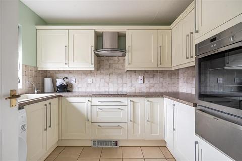 2 bedroom bungalow for sale, Brake Mead, Chippenham