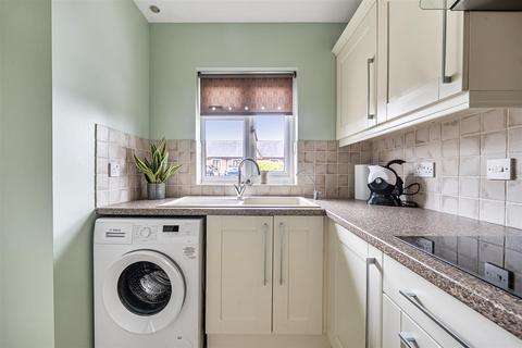 2 bedroom bungalow for sale, Brake Mead, Chippenham