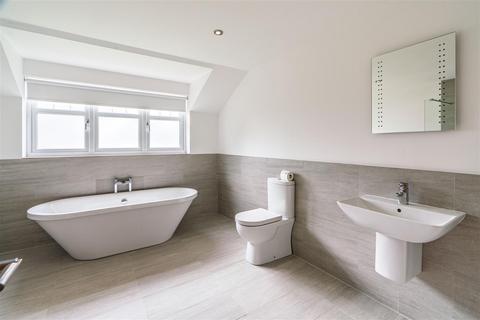 4 bedroom detached house to rent, Eastern Way, Darras Hall, Ponteland, NE20