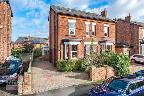 4 bedroom semi-detached house for sale, Baxter Road, Sale, M33
