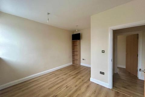 2 bedroom flat to rent, Norwood Junction High Street, London, SE25
