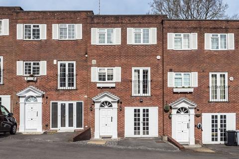 4 bedroom townhouse for sale, Castlegate Mews, Prestbury, SK10