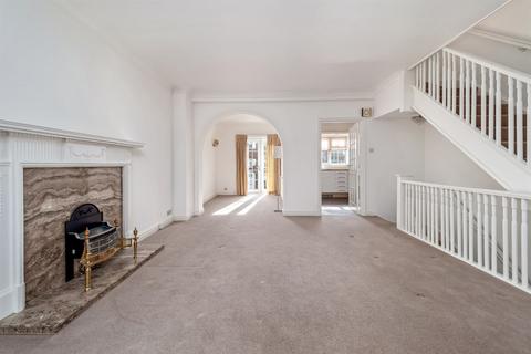 4 bedroom townhouse for sale, Castlegate Mews, Prestbury, SK10