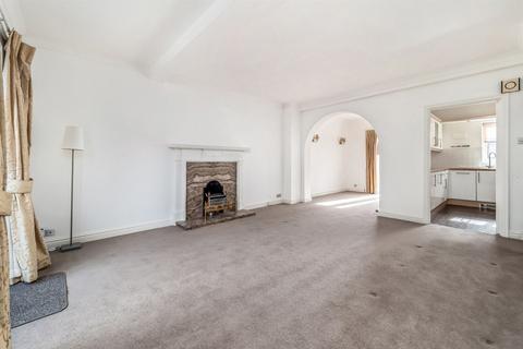 4 bedroom townhouse for sale, Castlegate Mews, Prestbury, SK10