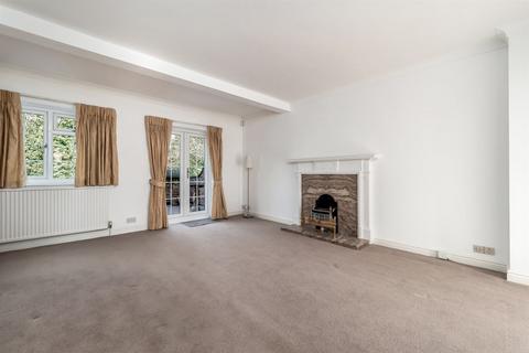 4 bedroom townhouse for sale, Castlegate Mews, Prestbury, SK10