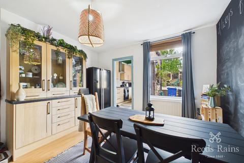 3 bedroom end of terrace house to rent, Woodseats Road, Sheffield S8