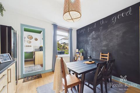 3 bedroom end of terrace house to rent, Woodseats Road, Sheffield S8
