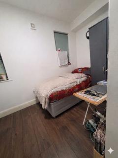 undefined, Lammas Avenue, Mitcham CR4