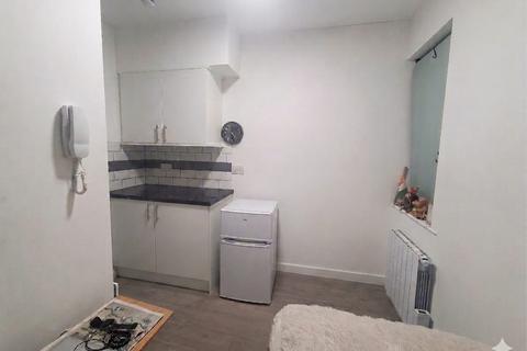 undefined, Lammas Avenue, Mitcham CR4