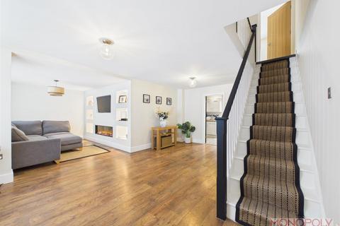 4 bedroom semi-detached house for sale, Alyn Close, Pandy, Wrexham