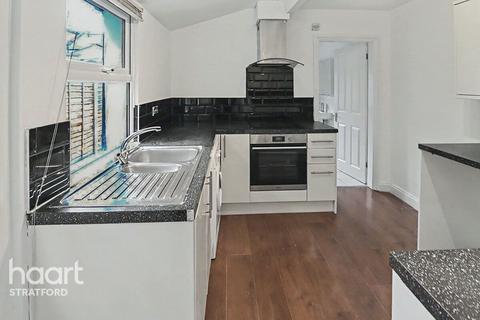 3 bedroom terraced house for sale, Dunmow Road Stratford, London