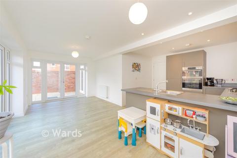 5 bedroom detached house for sale, Village Road, Rochester ME1