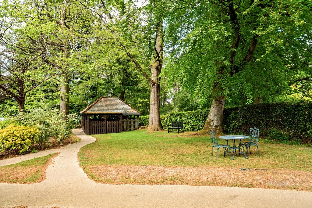 Wood Road, Hindhead, GU26 2 bed flat for sale - £425,000