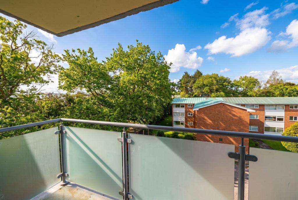 Apartment in Solihull, West Midlands - View 2