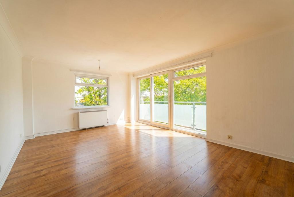 Apartment in Solihull, West Midlands - View 3