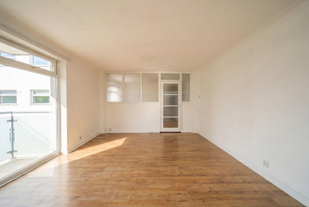 Apartment in Solihull, West Midlands - View 4
