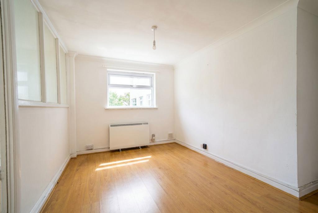 Apartment in Solihull, West Midlands - More