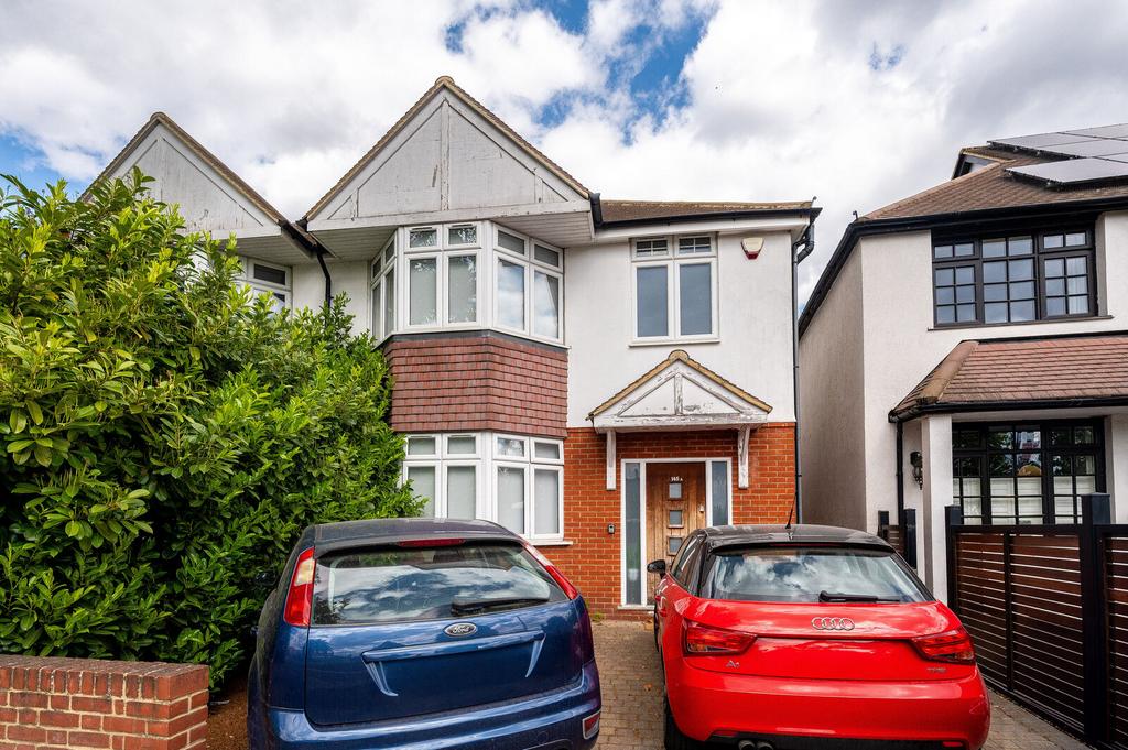 Detached house exterior, driveway