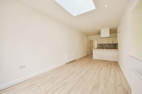 10 Grainger Road, London N22