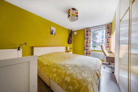 2 bedroom flat for sale, Chiswick High Road, Chiswick, London, W4