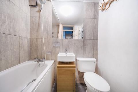 2 bedroom flat for sale, Chiswick High Road, Chiswick, London, W4
